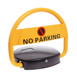 Produktfoto einer gelben Parkplatzsperre mit „No Parking“-Aufschrift und Symbol, freigestellt auf weißem Hintergrund, Beispiel für klare und informative Produktfotografie für Sicherheits- und Parkplatzsysteme.